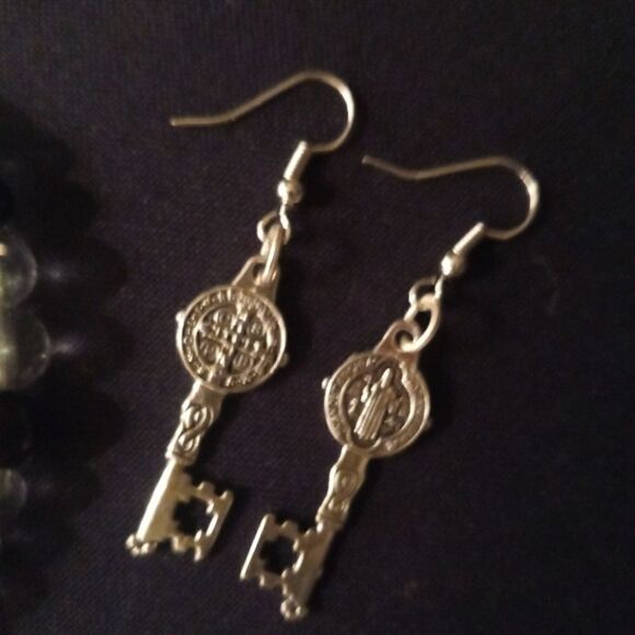 Jewelry bundle of Two - Picture 10 of 16